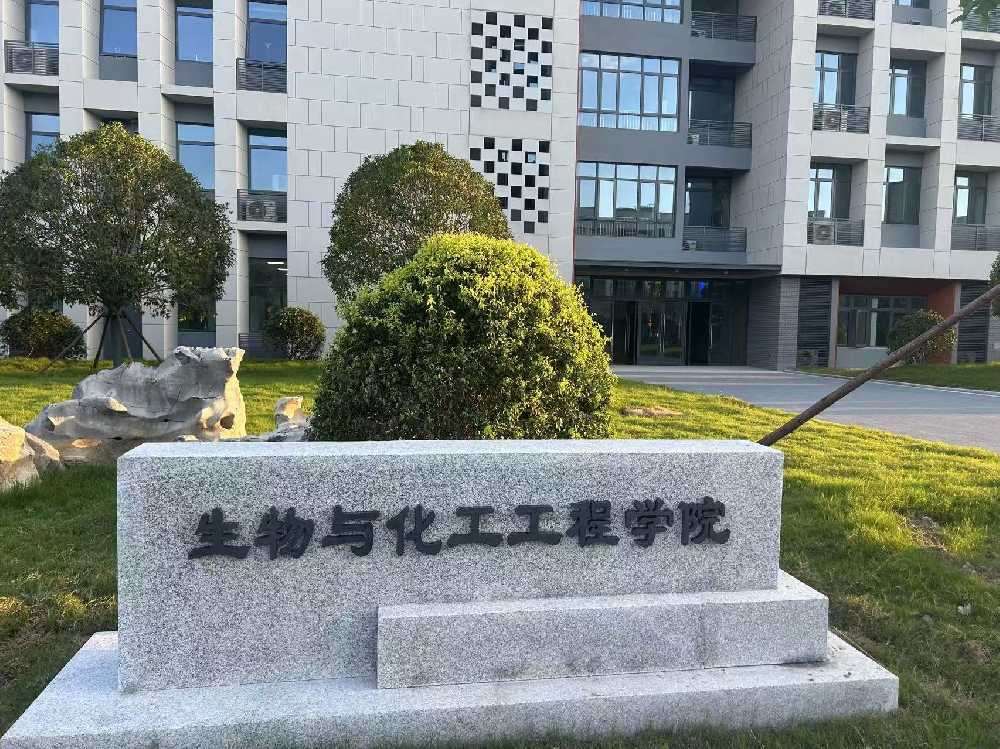 滕州市扬州职业大学体育场高杆灯项目