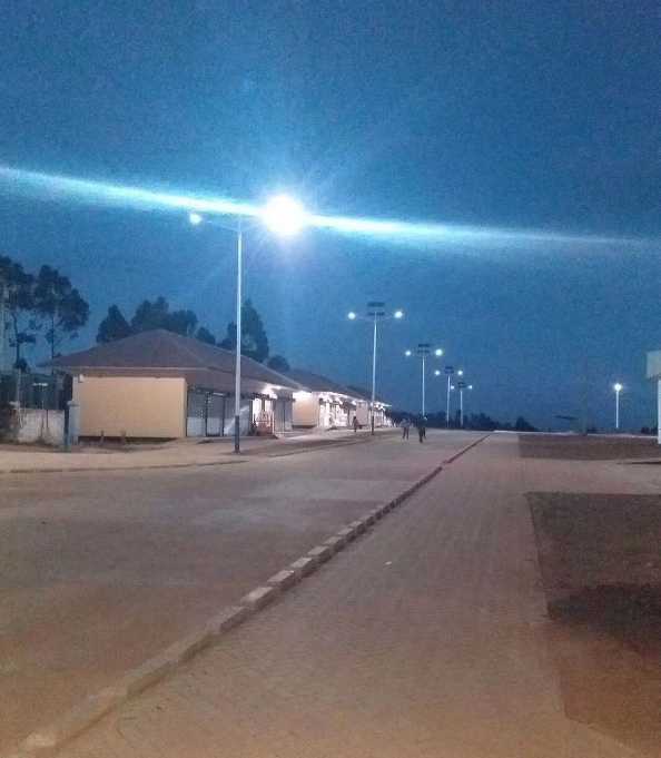 滕州市非洲科特迪瓦太阳能路灯工程